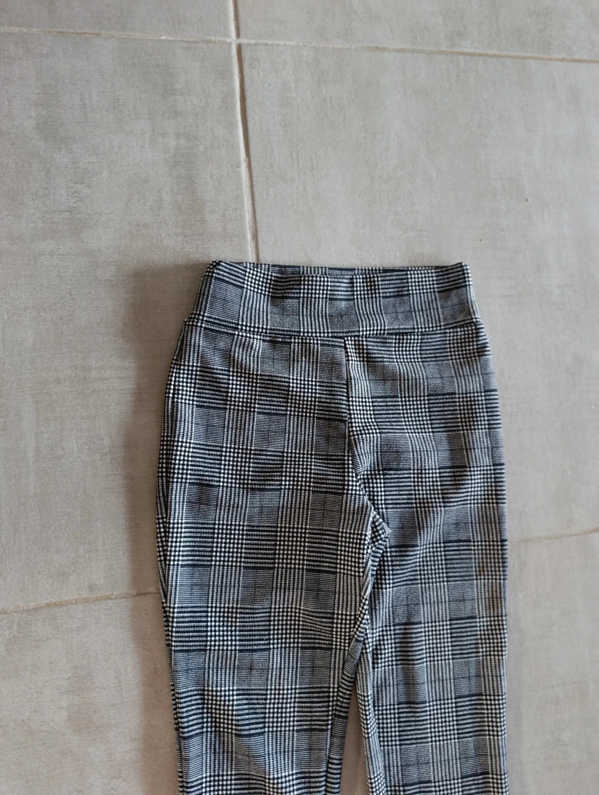 Women's grey plaid pants size 34 – slim fit – chic & trendy – photo 2